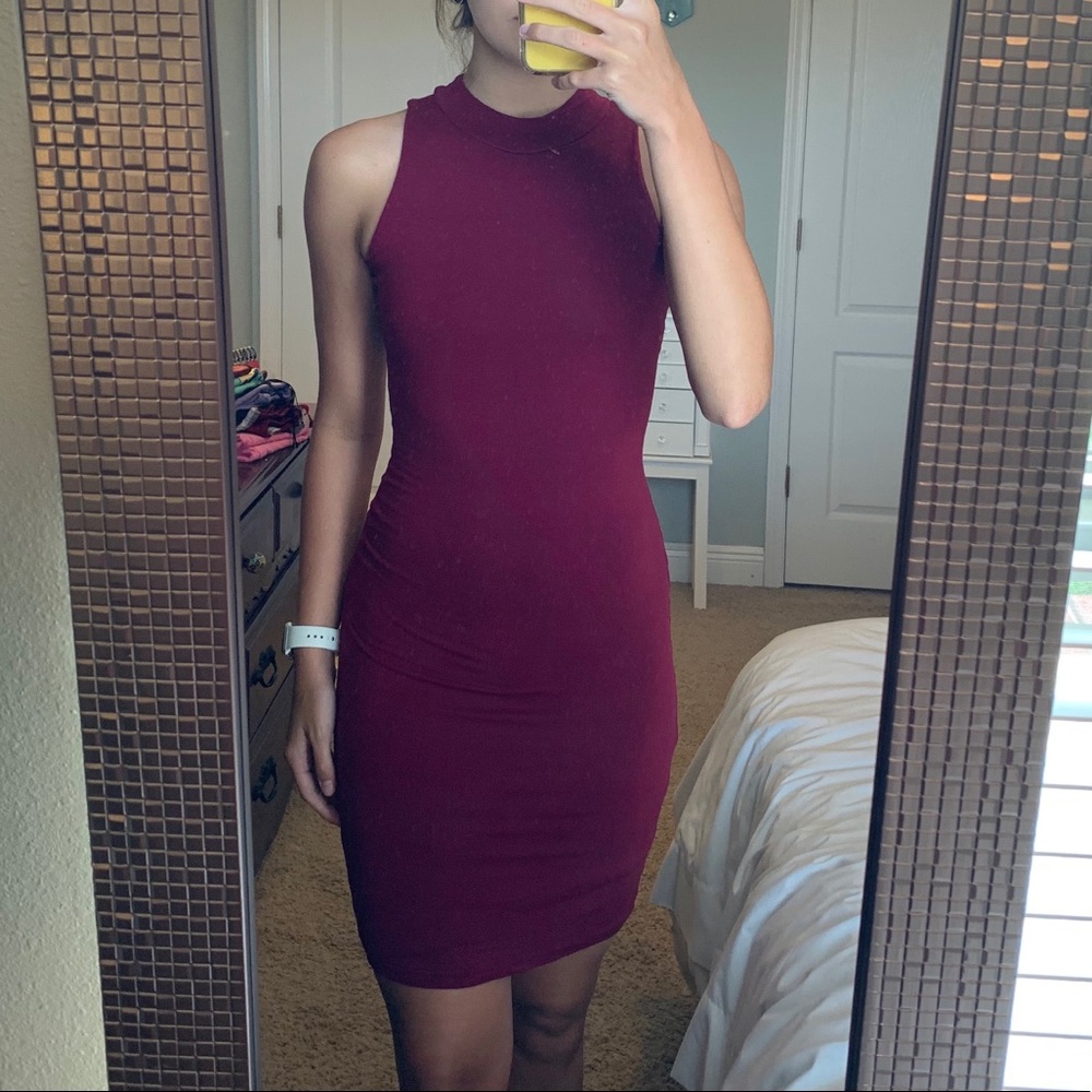 Bodycon maroon dress